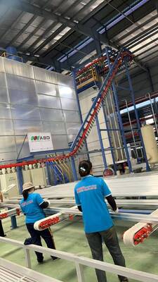 Full-Automatic High-performance High Capacity Customized for Customers  Vertical Powder Coating Line for Aluminum Profiles